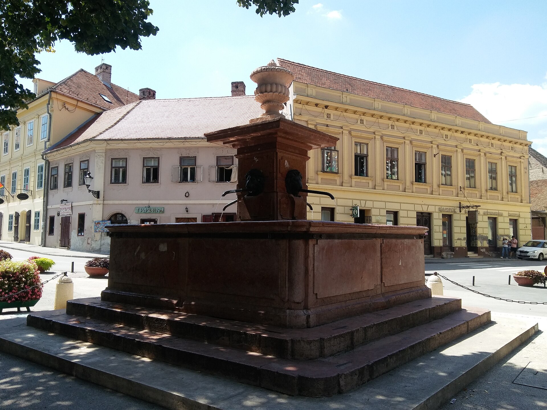 Фонтан «Четыре льва» на площади в Сремски-Карловци